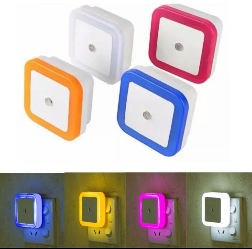 Bonita mini luz nocturna led con enchufe de pared